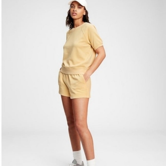 NEW 2 piece GAP VINTAGE RAGLAN CREWNECK SWEATSHIRT & MATCHING SOFT SHORTS OUTFIT - Picture 2 of 11